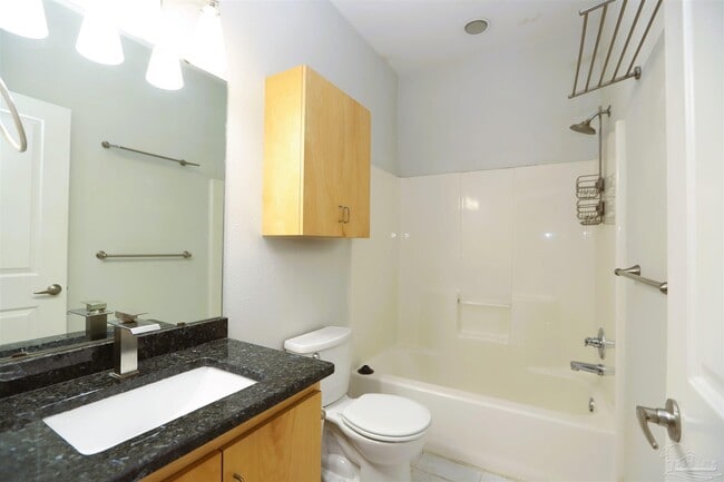 Building Photo - 613 N Alcaniz St