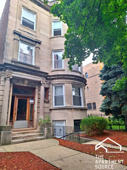 Primary Photo - 4533 S Michigan Ave