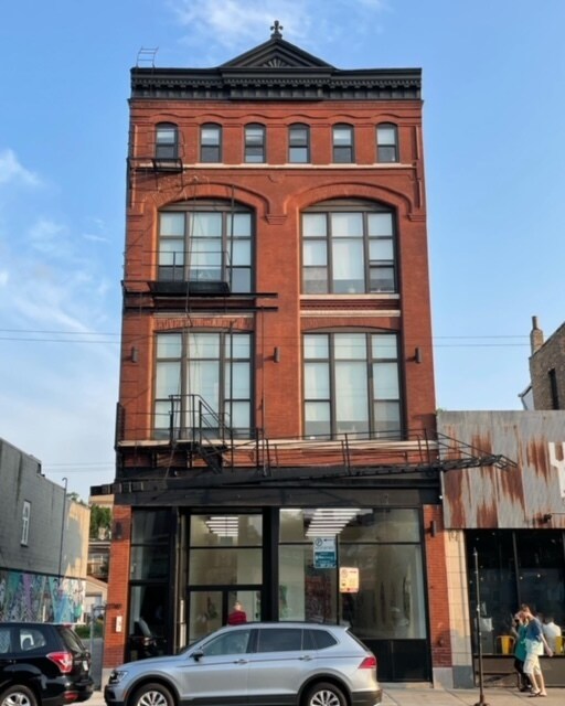 Primary Photo - 1749 W Chicago Ave