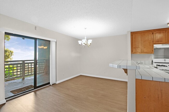 Building Photo - Fabulous condo at the Saddleback complex