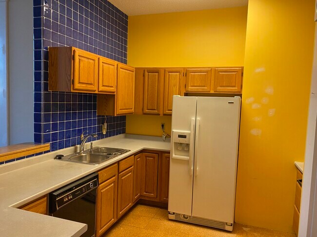 kitchen - 27 Hillside Pl