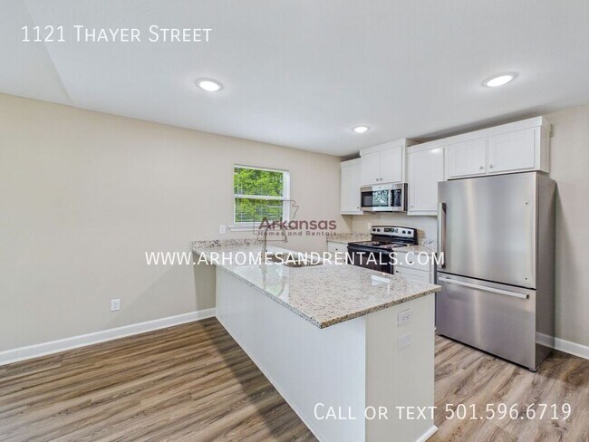 Building Photo - 1121 Thayer St