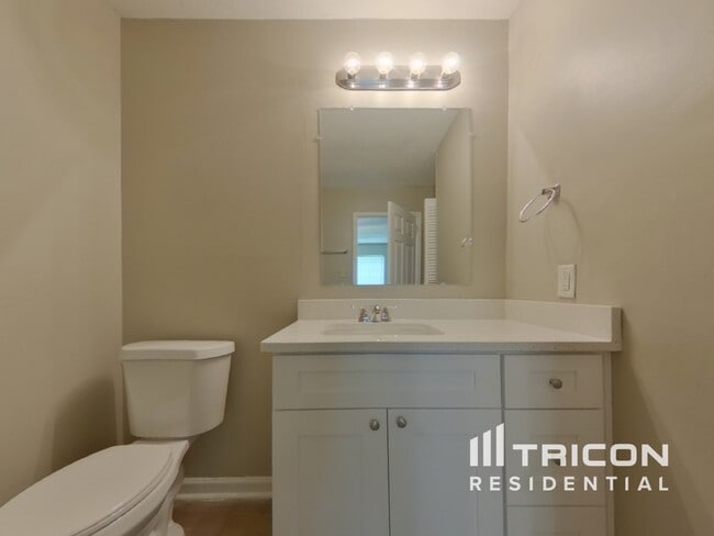 Building Photo - 864 Regency Ct NW
