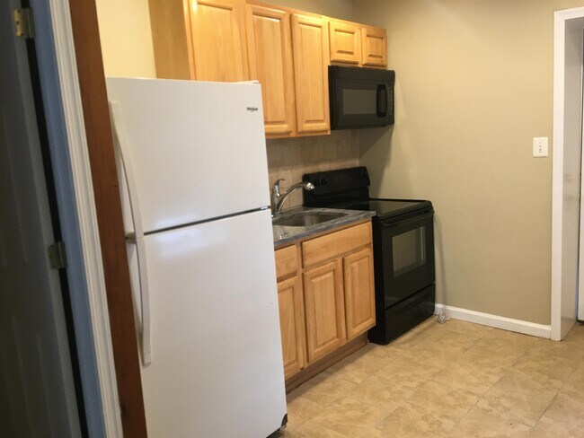 Building Photo - 17 E Ashmead St