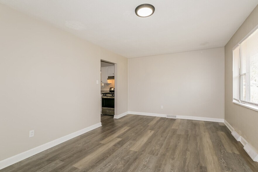 Building Photo - 10109 Ventura Dr