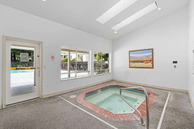 Building Photo - 19230 Forest Park Dr NE