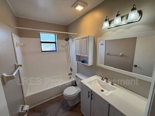 Building Photo - 517 Carambola Ave