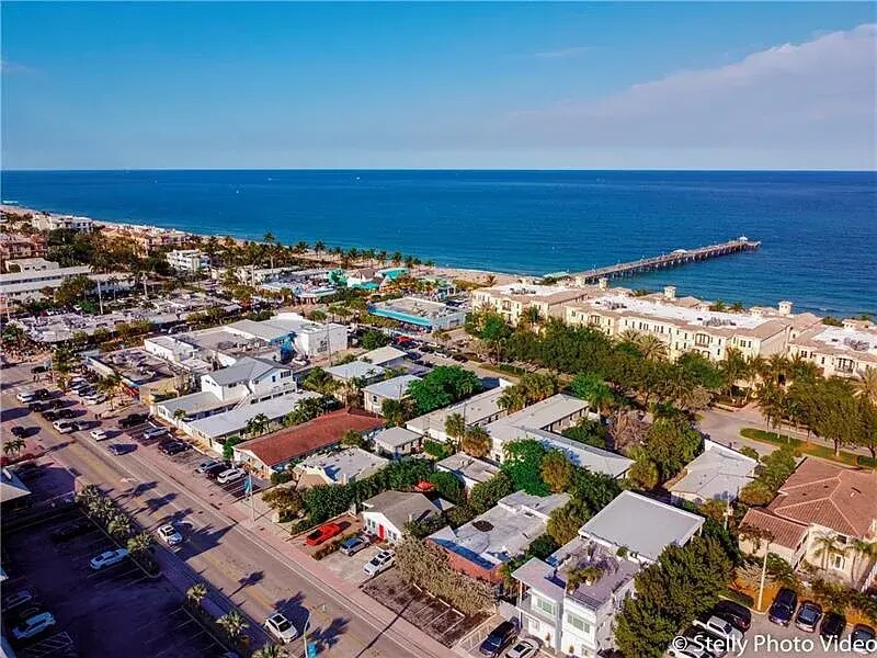 Building Photo - 5321 NE 24th Ter