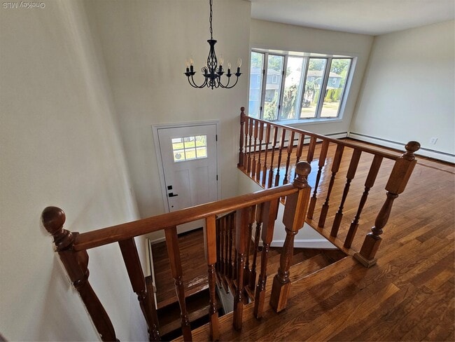 Primary Photo - 2403 Hampton Ave