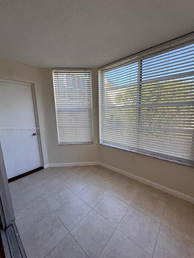 Building Photo - 1 bedroom in North Miami Beach FL 33179