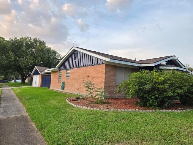 Building Photo - 8918 Mobud Dr
