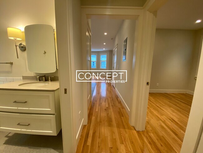 Building Photo - 70 Spring St