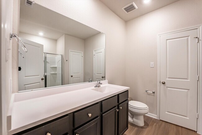 Building Photo - 15419 Maple Ter Dr