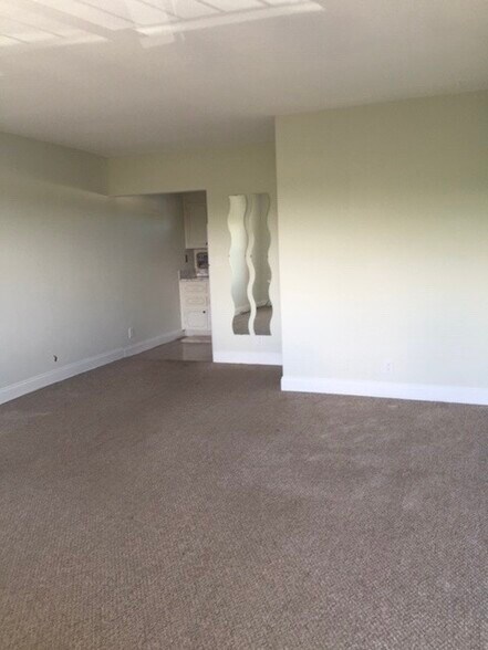 Building Photo - 2420 Johnson St