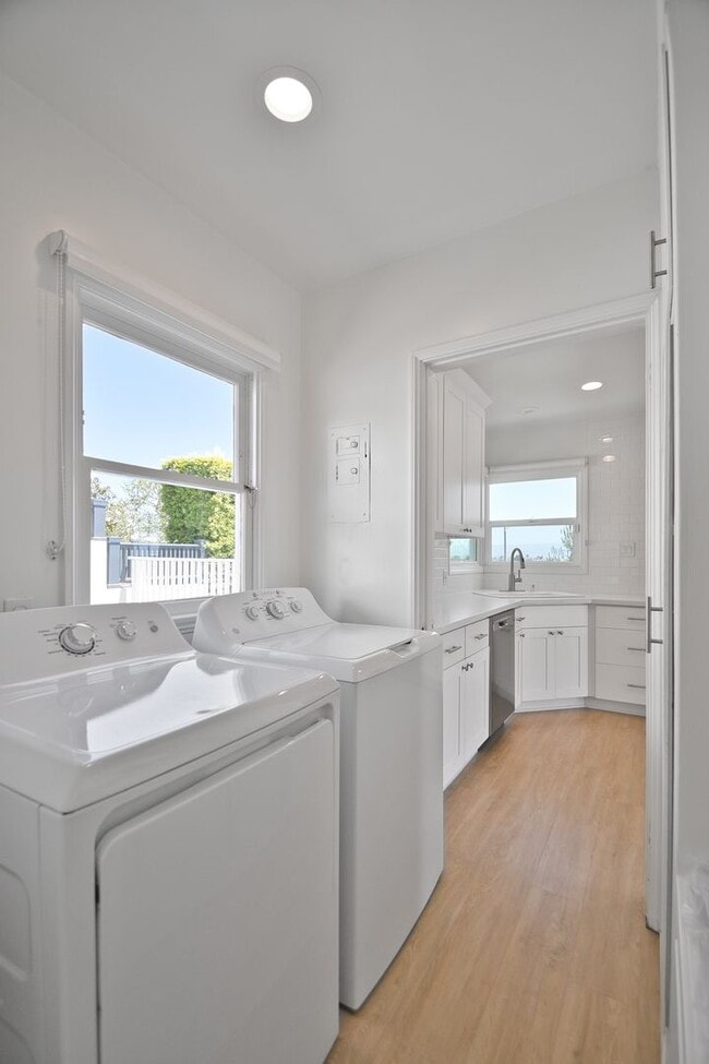 Building Photo - 2 Bed 1 Bath Home in Manhattan Beach Hill ...