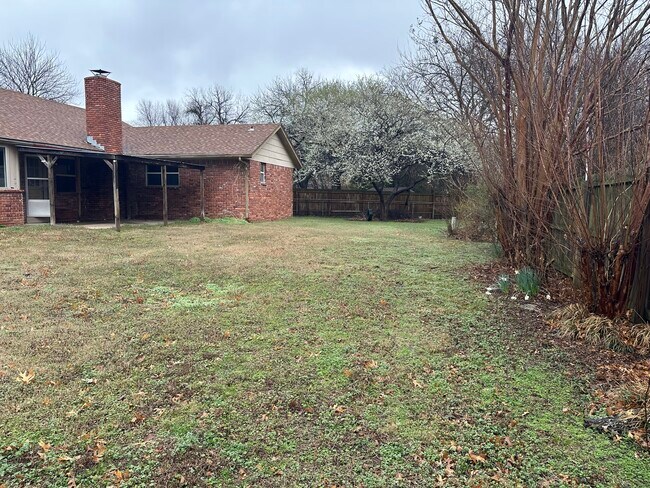 Building Photo - 6722 E 75th St S