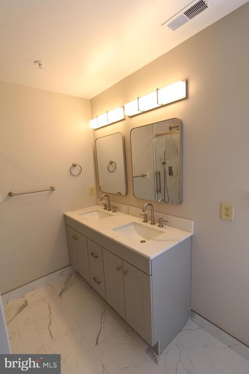 Building Photo - 5213 Zephyr Ave