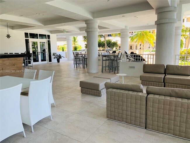 Building Photo - 801 Brickell Key Blvd