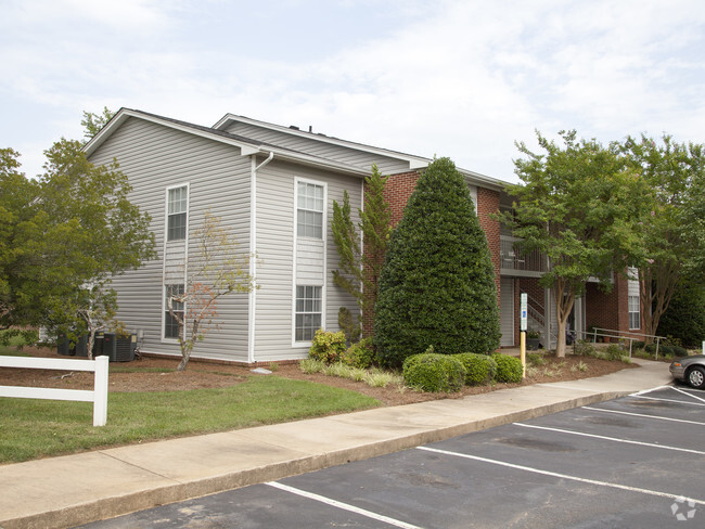 Building Photo - River Pointe Apartments