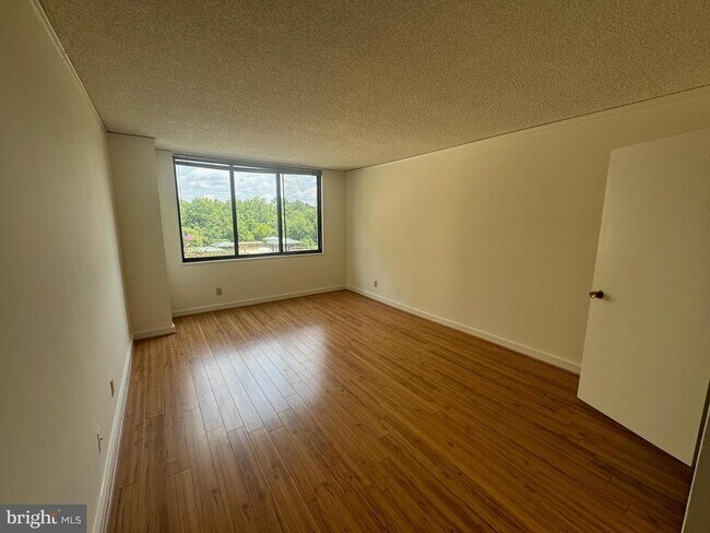Building Photo - 5225 Pooks Hill Rd