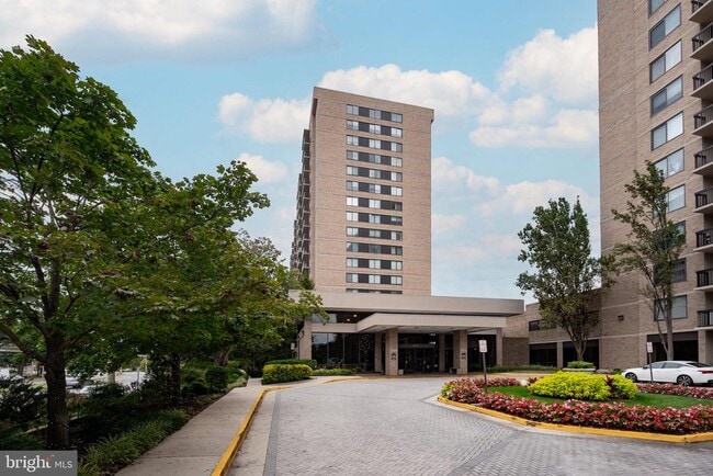 Building Photo - 3709 S George Mason Dr