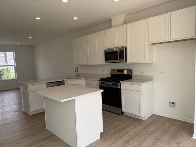 Building Photo - 14945 S McCarthy Cir