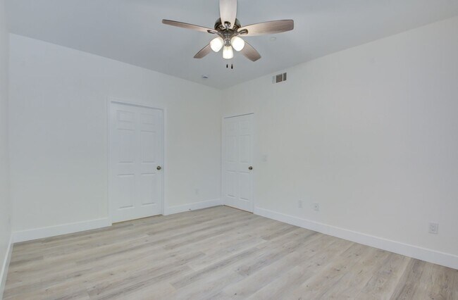 Building Photo - Horizon Hills Condominiums
