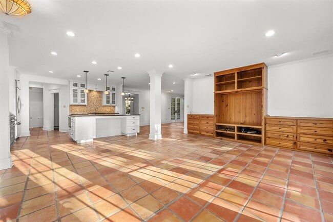 Building Photo - 1301 Kent Ln