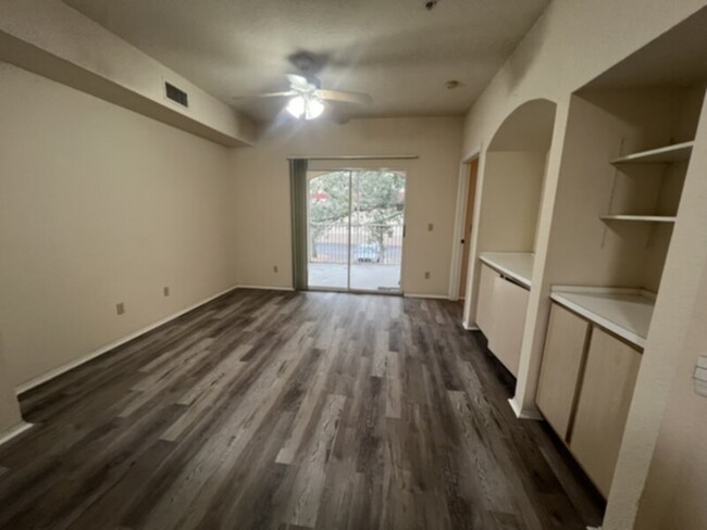 Building Photo - 2 bedroom Condo in Gated Bona Vista Commun...