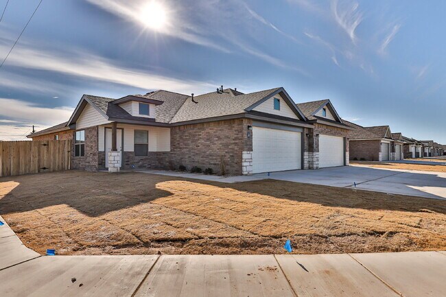 Primary Photo - Luxurious Duplex in Southwest Corridor of ...