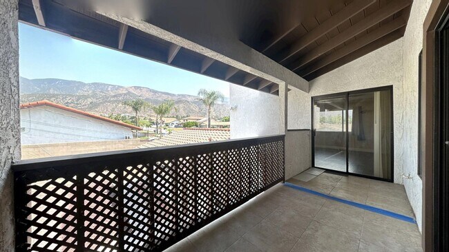 Building Photo - Custom Built 5 Bedroom 3 Bathroom Home in ...