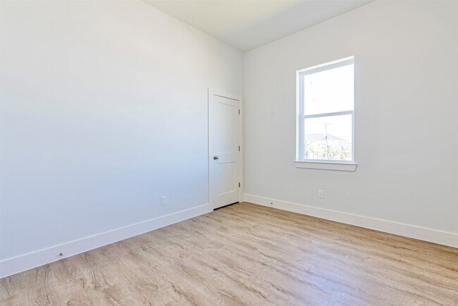 Building Photo - 4206 Mason Dr