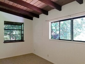 Building Photo - 26 Chico Ct