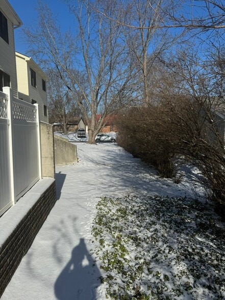 Building Photo - 7S485 Lynn Dr