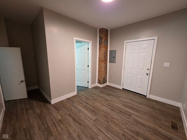Building Photo - 329 N Sherman Dr