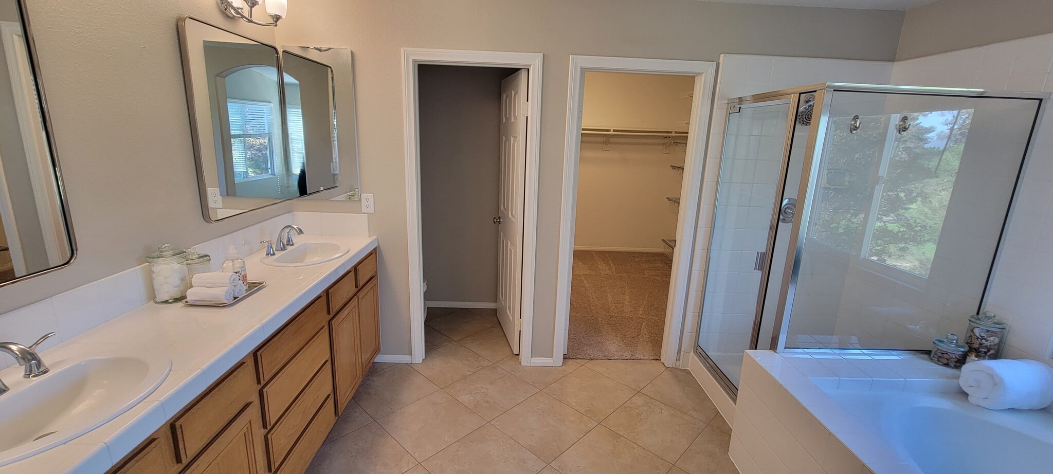 Primary bathroom - 31167 Sunningdale Dr