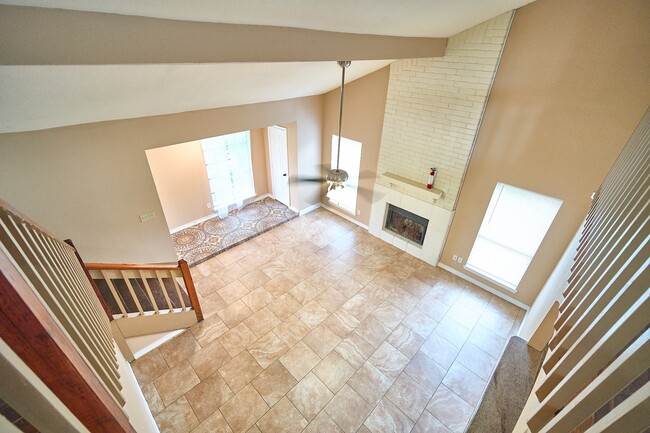 Building Photo - 10126 Northview Dr