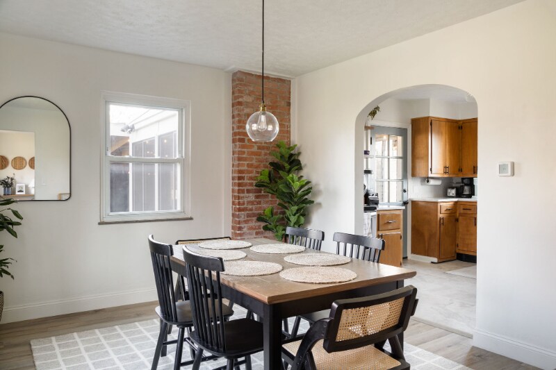 Building Photo - 1027 W 6th Ave