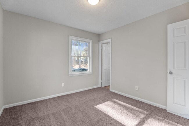 Building Photo - 620 Starling Way