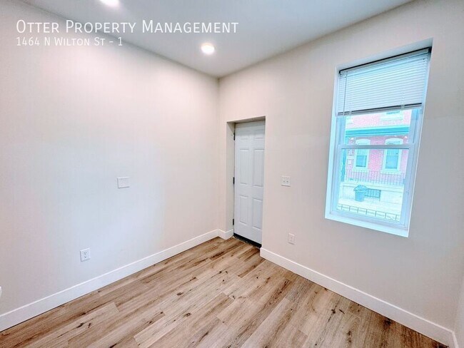 Building Photo - 1464 N Wilton St