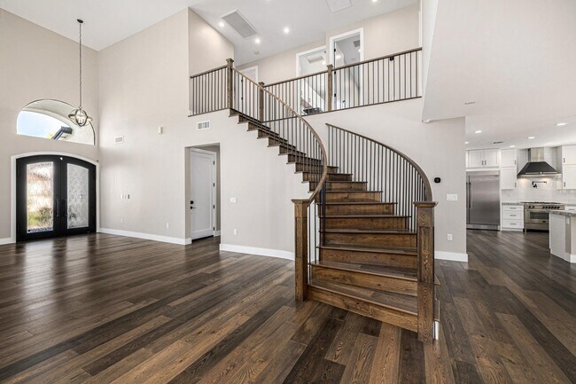 Building Photo - 3821 E Devonshire Ave