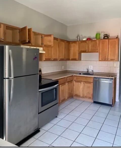 Building Photo - 3343 N Troy St