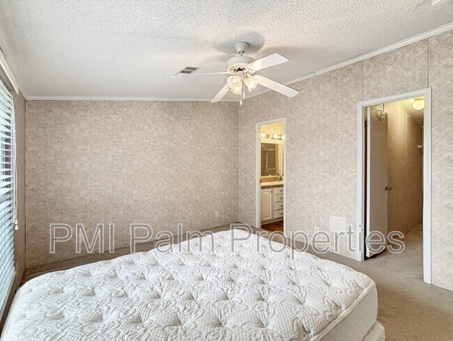 Building Photo - 7568 SE Swan Ave