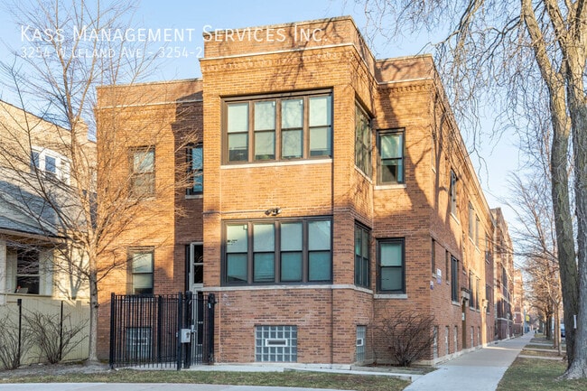 Building Photo - 3254 W Leland Ave