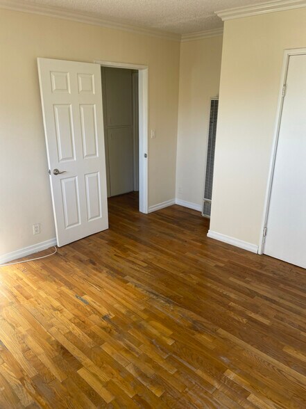 Building Photo - 5853 Virginia Ave