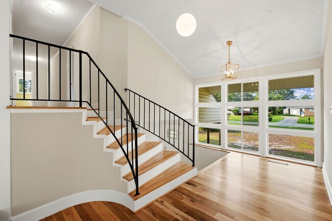 Building Photo - 607 Longleaf Ave