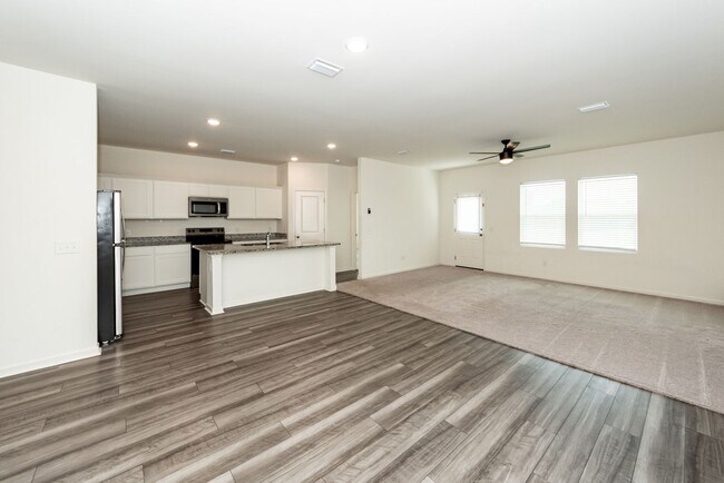 Building Photo - 713 Pisces Ln