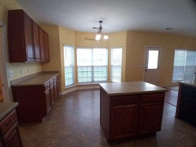 Building Photo - 565 Batty Way