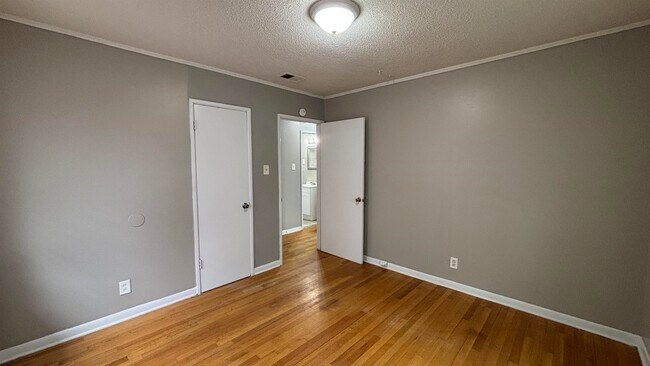 Building Photo - 5022 Byron Rd
