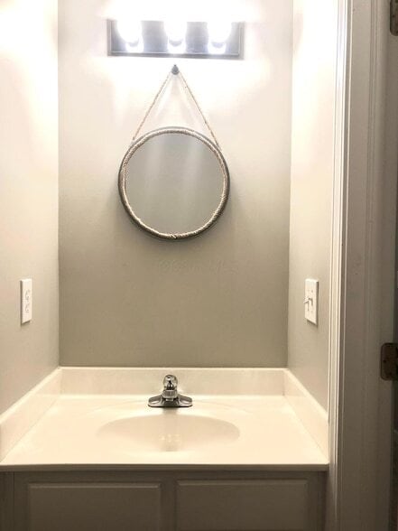 Building Photo - 2916 Abbey Knoll Dr